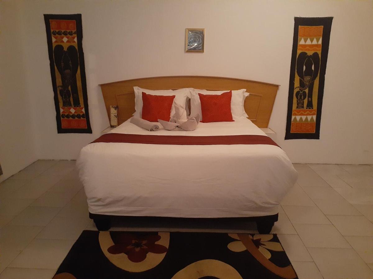 Sunshinevibe Guest House Kasane Esterno foto