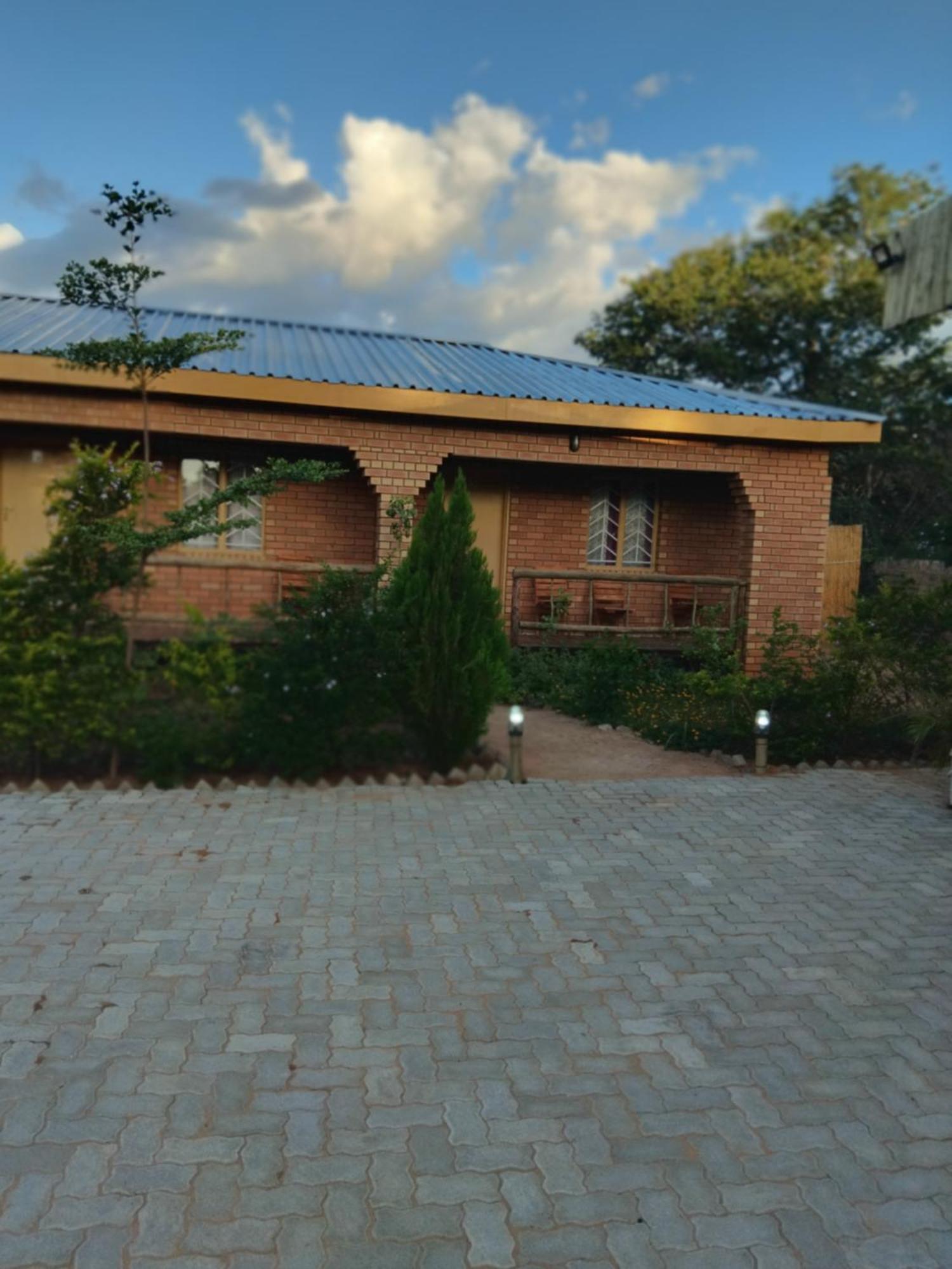 Sunshinevibe Guest House Kasane Esterno foto