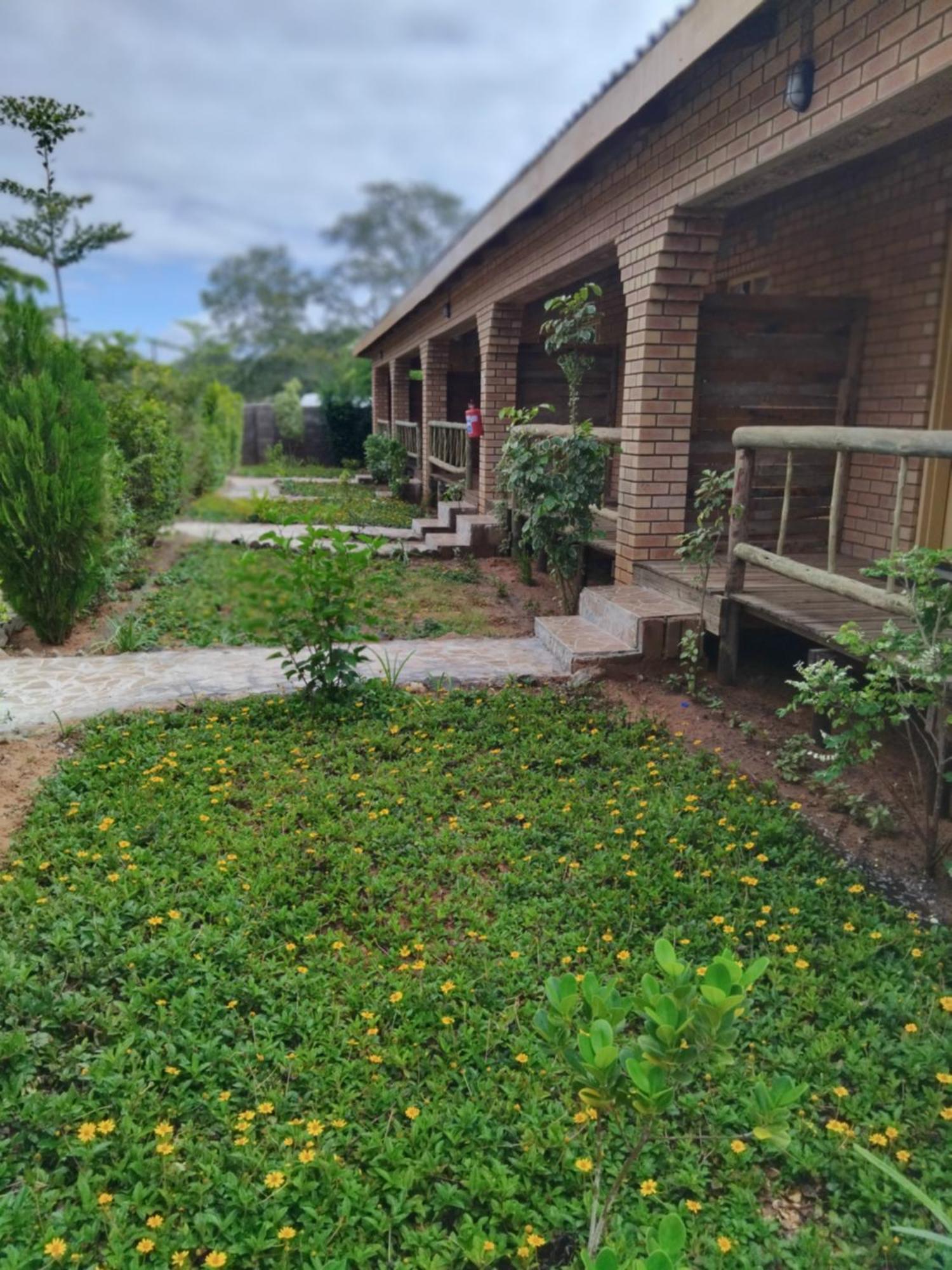 Sunshinevibe Guest House Kasane Esterno foto
