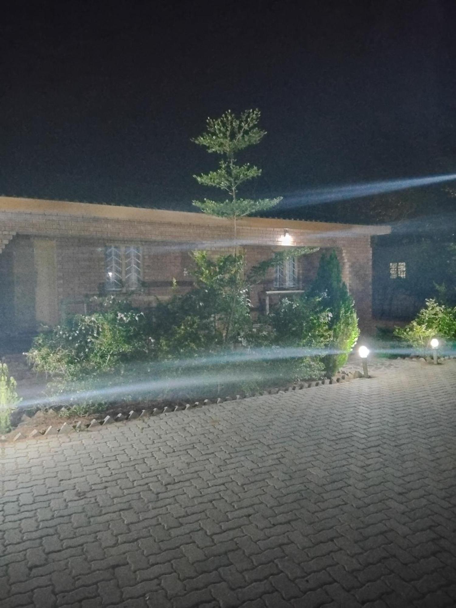 Sunshinevibe Guest House Kasane Esterno foto
